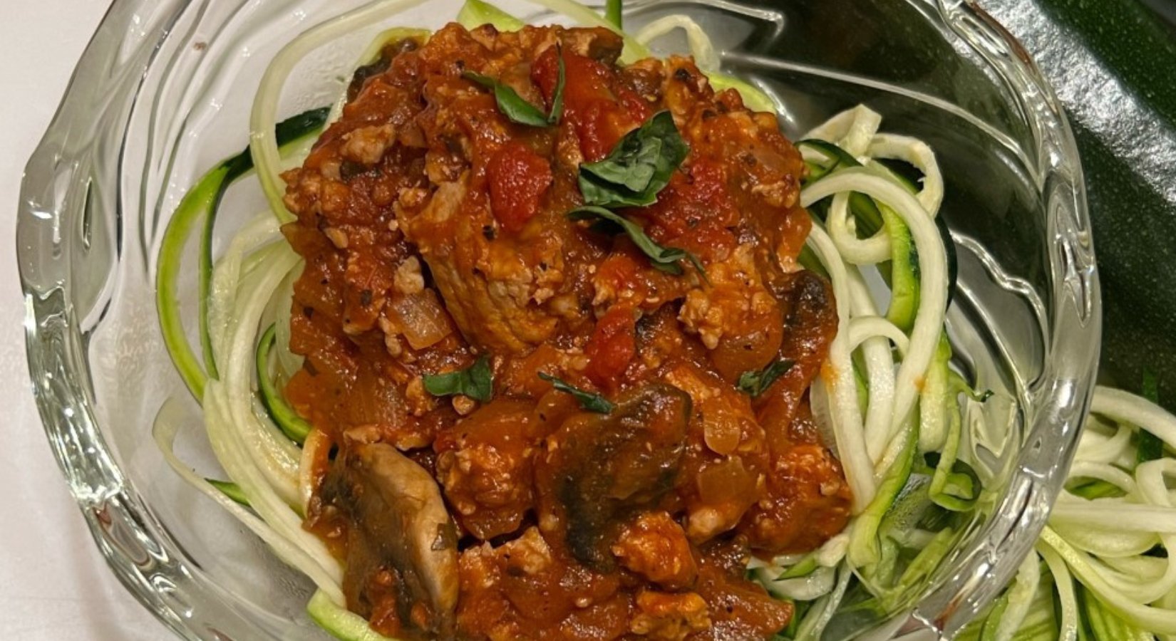 Healthy “Inspiralized” Zoodles with Ground Turkey Meat Sauce!