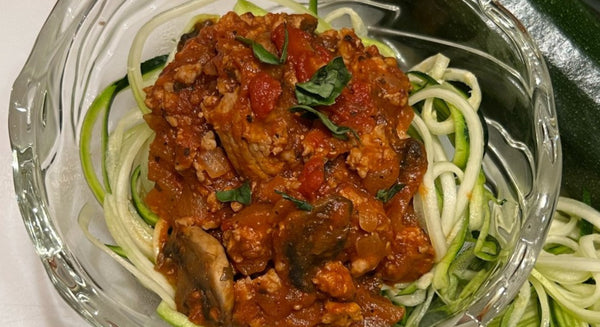 Healthy “Inspiralized” Zoodles with Ground Turkey Meat Sauce! - insidefitnessmag.com
