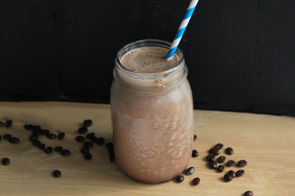 Peppermint Mocha Protein Smoothie - insidefitnessmag.com